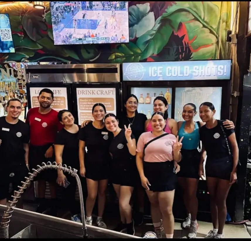 El amable equipo de Coconutz Brewhouse